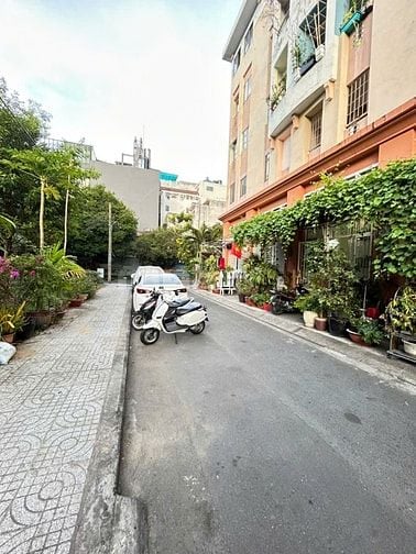 CC 52 P5 Q8 2PN 63m2 thang máy, tặng Nội thất, sổ sẵn, lầu thấp 