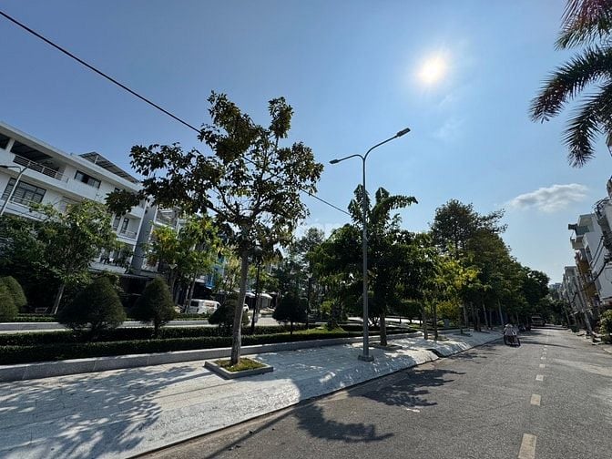 BIỆT THỰ GỖ LIM - TRUNG TÂM XA HOA QUẬN 6 NGAY BÌNH PHÚ  - ĐẲNG CẤP