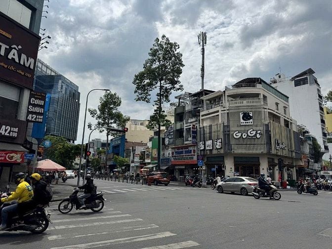 CHO THUÊ NHÀ GÓC 2 MẶT TIỀN - VỊ TRÍ SIÊU ĐẮC ĐỊA QUẬN 1