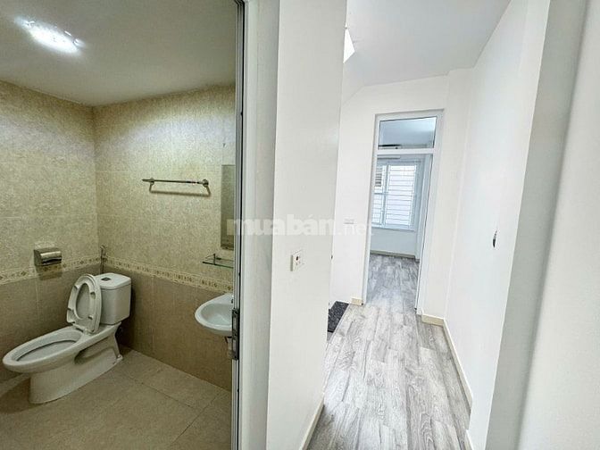 Bán gấp nhà mặt phố Mỹ Đình 8 tỷ, 4 tầng, 5 ngủ, chính chủ