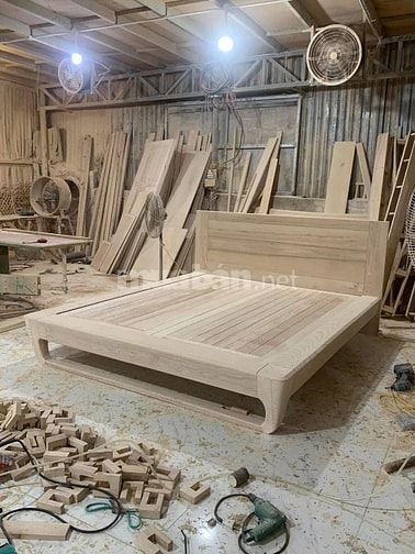 GẤP: Tuyển thợ mộc, thợ sơn Pu có tay nghề, làm ở TpHCM và công trình
