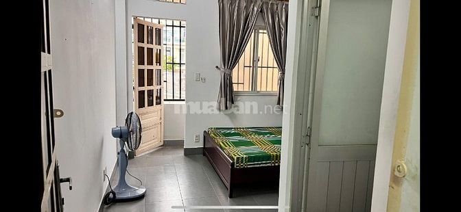 Cho thuê nhà nguyên căn, 1 trệt 2 lầu, 2 mặt tiền đường, dt 4x15 ngay 