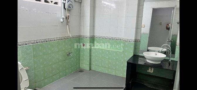 Cho thuê nhà nguyên căn, 1 trệt 2 lầu, 2 mặt tiền đường, dt 4x15 ngay 