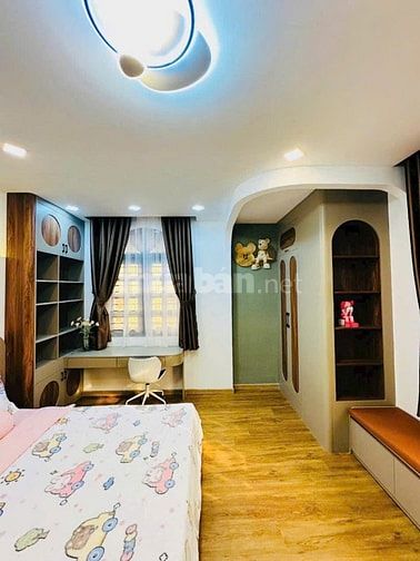 Bán nhà 3 tầng ngay Nguyễn Kiệm - 35m2 - Hẻm thông - Nhỉnh 4 tỷ
