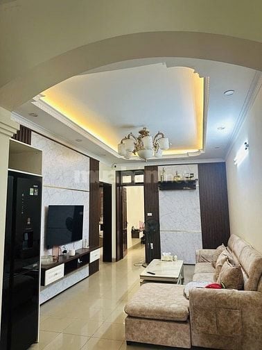 Nhà tập thể Hoàng Cầu đẹp như CCCC DT100m2 Tầng 2 giá 5.3 tỷ