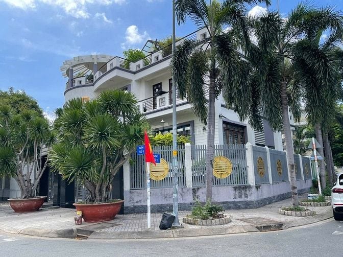 Chính chủ cho thuê Biệt thự rộng 500m Phú Mỹ Q7 giá 90 triệu nhà đẹp