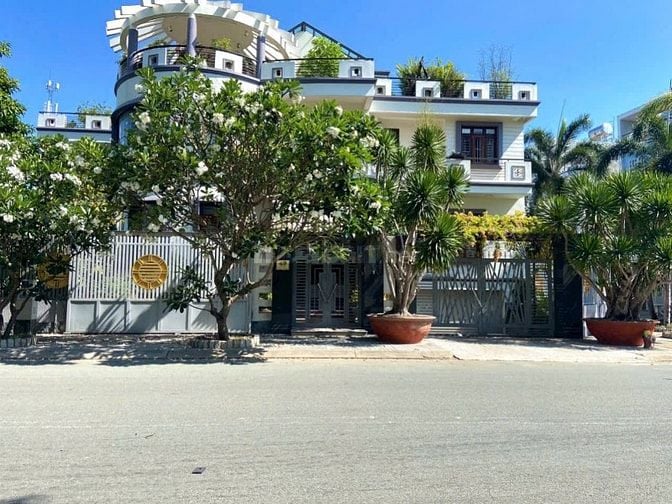 Chính chủ cho thuê Biệt thự rộng 500m Phú Mỹ Q7 giá 90 triệu nhà đẹp