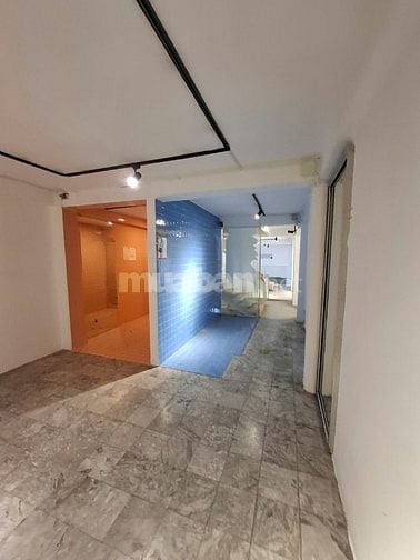 Cho thuê nhà mặt tiền CMT8 phường Võ Thị Sáu quận 3 giá 200 triệu