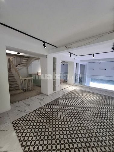 Cho thuê nhà mặt tiền CMT8 phường Võ Thị Sáu quận 3 giá 200 triệu