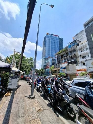Cho thuê nhà mặt tiền CMT8 phường Võ Thị Sáu quận 3 giá 200 triệu