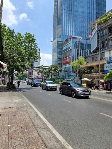 Cho thuê nhà mặt tiền CMT8 phường Võ Thị Sáu quận 3 giá 200 triệu
