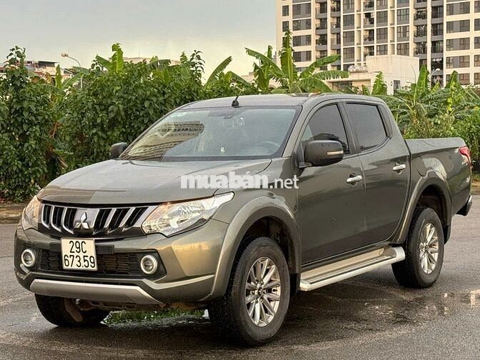 Bán xe Mitsubishi Triton GLS 2017 4x2 AT màu xanh