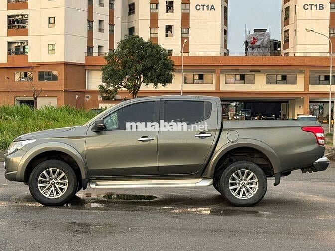 Bán xe Mitsubishi Triton GLS 2017 4x2 AT màu xanh