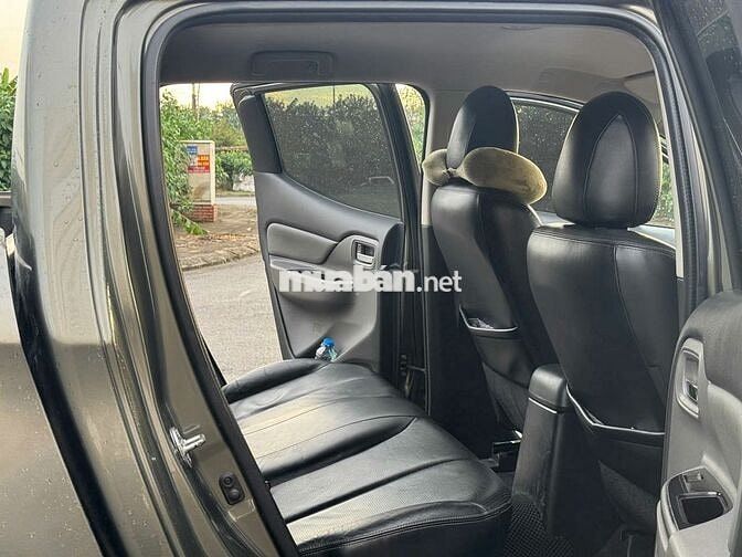 Bán xe Mitsubishi Triton GLS 2017 4x2 AT màu xanh