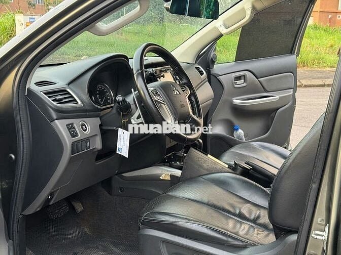 Bán xe Mitsubishi Triton GLS 2017 4x2 AT màu xanh