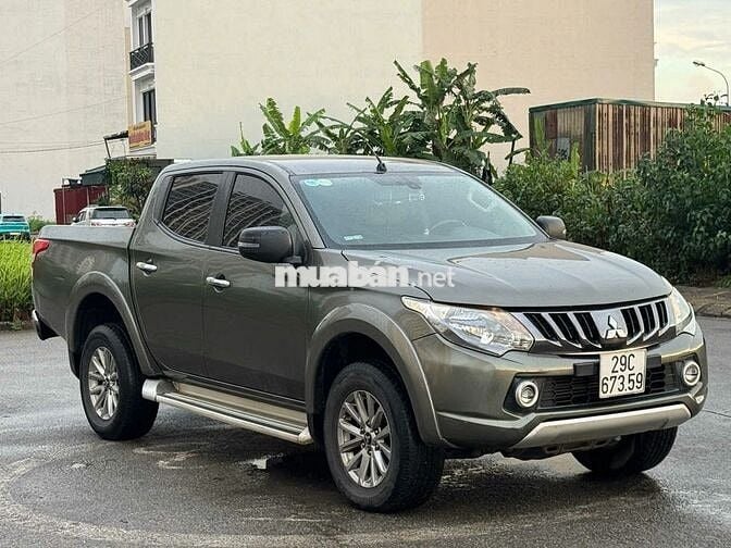 Bán xe Mitsubishi Triton GLS 2017 4x2 AT màu xanh