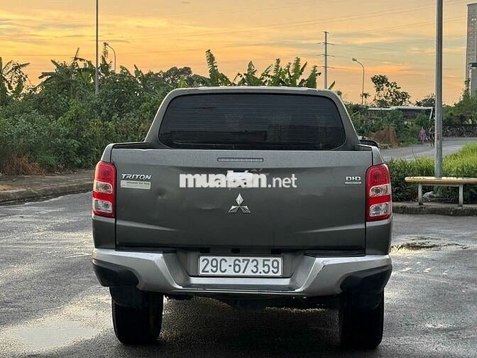 Bán xe Mitsubishi Triton GLS 2017 4x2 AT màu xanh