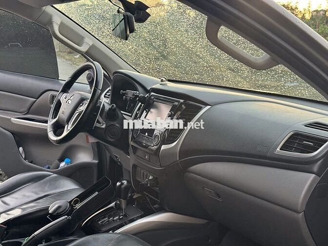 Bán xe Mitsubishi Triton GLS 2017 4x2 AT màu xanh