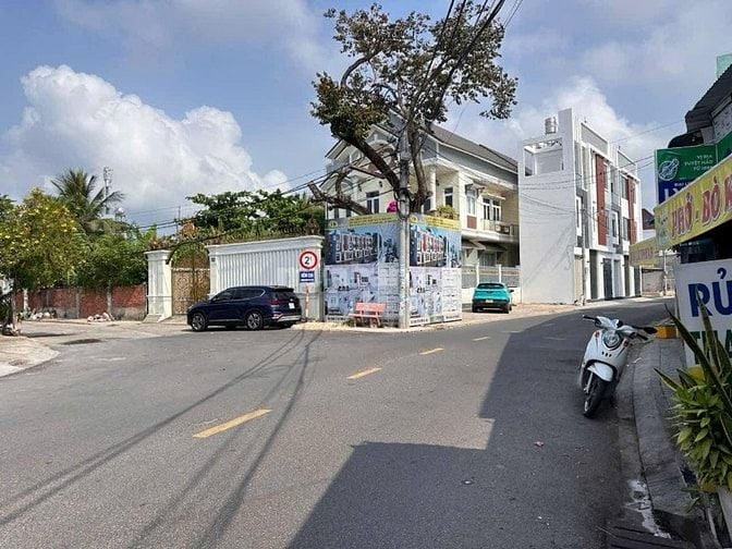 Mặt Tiền: Phạm Hữu Lầu, P.An Thới 