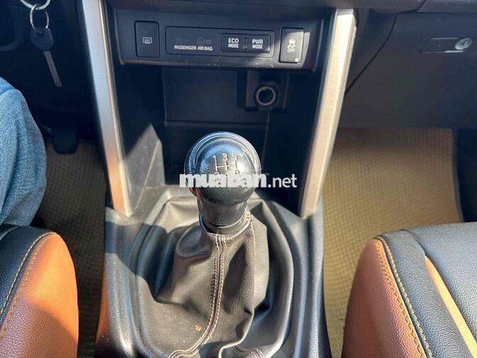 Toyota Innova 2019 2.0E - 82000 km