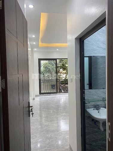 Bán nhà dân xây kiên cố gần mặt đường giá rẻ