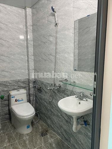 Bán nhà dân xây kiên cố gần mặt đường giá rẻ