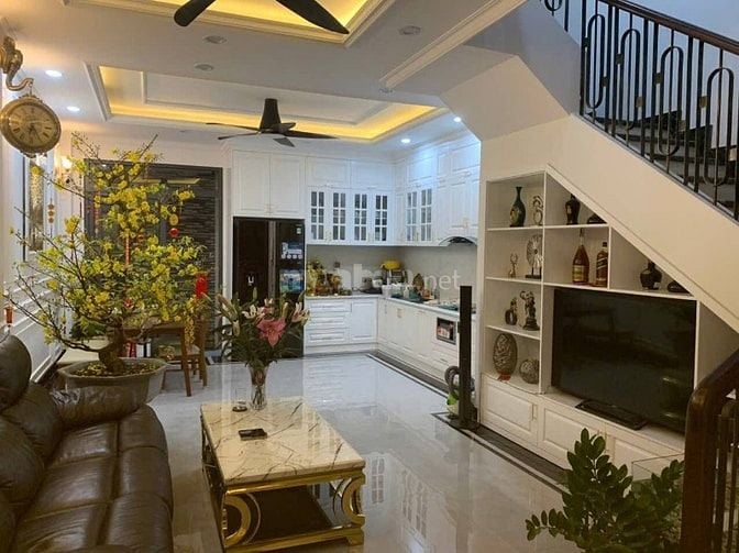 GIẢM SAU 100TR ĐANG CHO THUÊ 20 TRIỆU/THÁNG CHỈ DUY NHẤT GIÁ 4TỶ9 TỐT