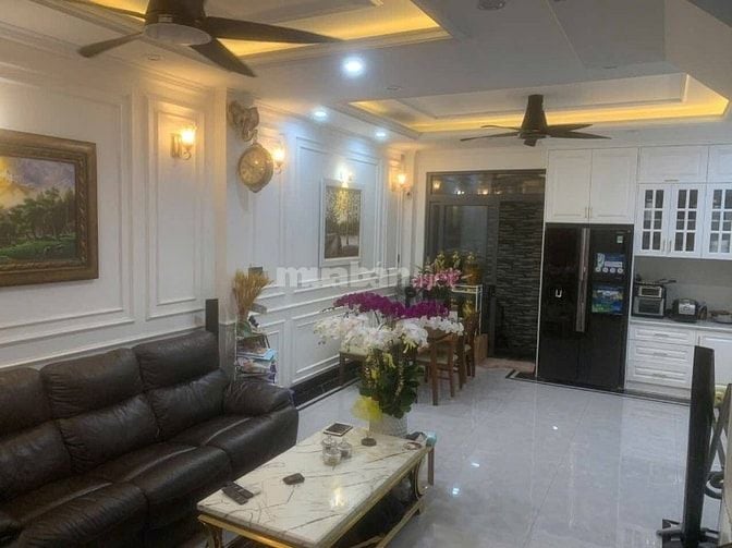 GIẢM SAU 100TR ĐANG CHO THUÊ 20 TRIỆU/THÁNG CHỈ DUY NHẤT GIÁ 4TỶ9 TỐT