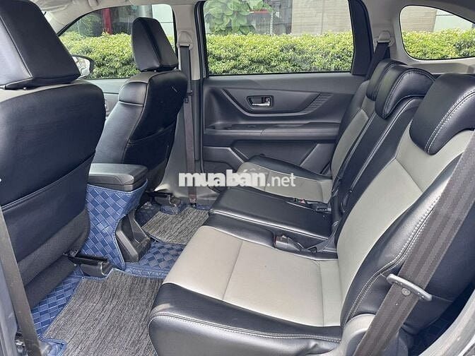Toyota Avanza số sàn xe chạy 10.600 km như mới