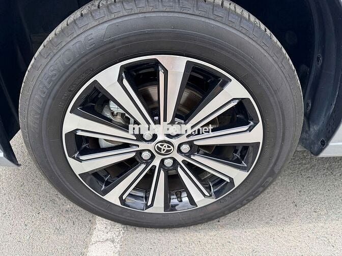 Toyota Avanza số sàn xe chạy 10.600 km như mới