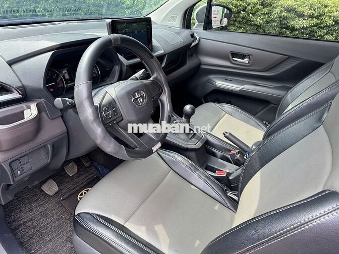 Toyota Avanza số sàn xe chạy 10.600 km như mới