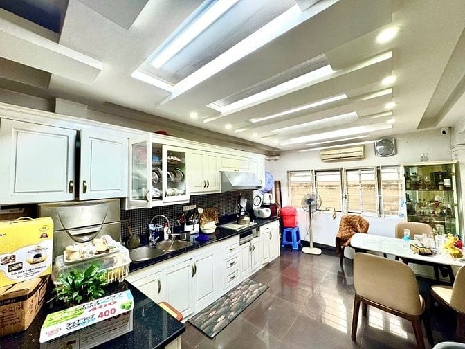 Bán nhà 6 tầng Kim Đồng, 10M ô tô, an sinh đỉnh, hiếm.