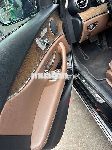 Mercedes Benz E Class 2017 E200 - 102000 km