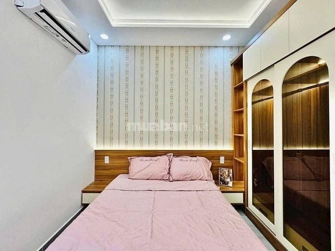 Gấp! Nhà 52m2 Phạm Văn Chiêu chính chủ định cư nước ngoài - Hẻm 5m 