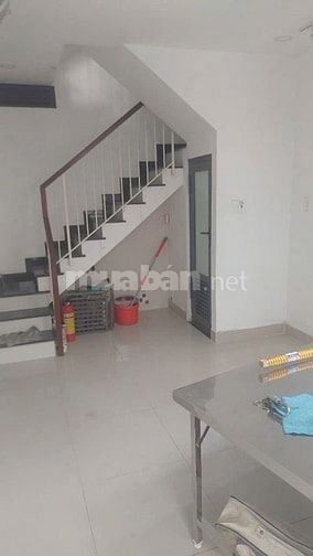 Cho thuê nhà sát mặt tiền Nguyễn Hữu Cầu Q1