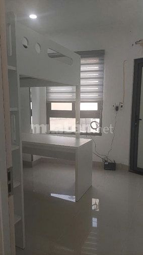 Cho thuê nhà sát mặt tiền Nguyễn Hữu Cầu Q1