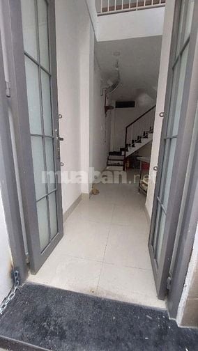 Cho thuê nhà sát mặt tiền Nguyễn Hữu Cầu Q1