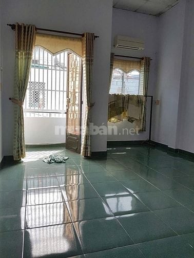 cho thuê nhà 1 trệt 1 lầu 2PN 2WC có sẵn máy lạnh ngay ngã tư Thủ Đức