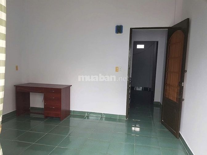 cho thuê nhà 1 trệt 1 lầu 2PN 2WC có sẵn máy lạnh ngay ngã tư Thủ Đức