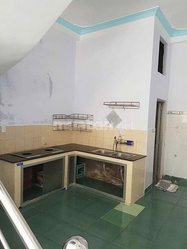 cho thuê nhà 1 trệt 1 lầu 2PN 2WC có sẵn máy lạnh ngay ngã tư Thủ Đức
