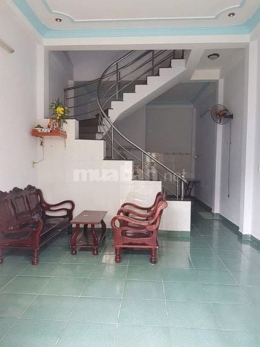 cho thuê nhà 1 trệt 1 lầu 2PN 2WC có sẵn máy lạnh ngay ngã tư Thủ Đức
