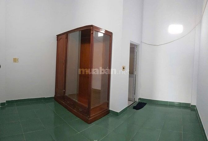 cho thuê nhà 1 trệt 1 lầu 2PN 2WC có sẵn máy lạnh ngay ngã tư Thủ Đức