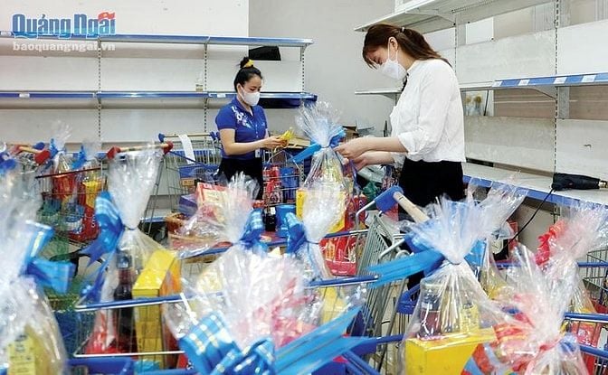 Cần Tuyển NV Thu Ngân, Bán Hàng, ưu tiên lớn Tuổi Tạp Vụ, Bảo Vệ, Kho