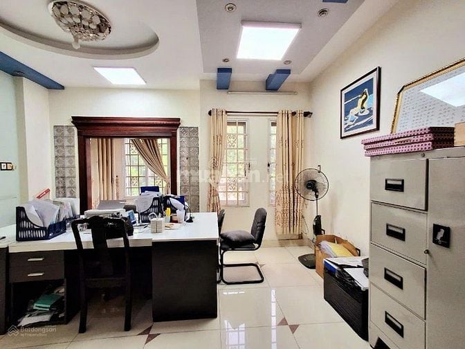 duy nhất căn nhà khu tên lữa đối diện công viên, có hầm 5x20m giá 12.9