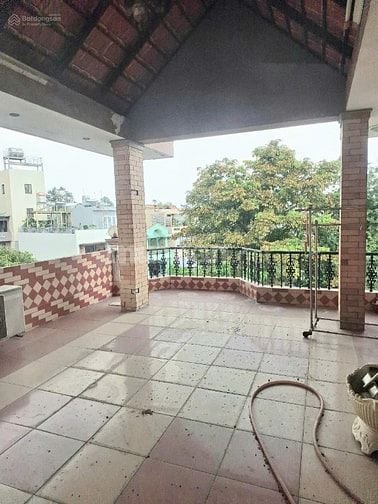 duy nhất căn nhà khu tên lữa đối diện công viên, có hầm 5x20m giá 12.9
