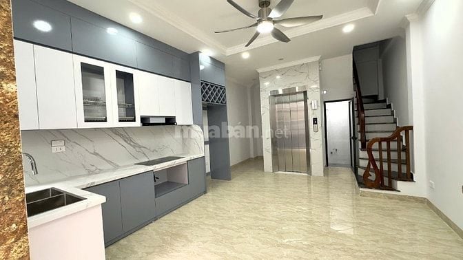 Bán nhà Giáp Bát, Kim Đồng- 43m2 x6 tầng thang máy. ngõ trước nhà 2,5m