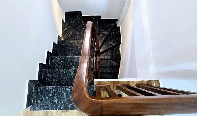 Bán nhà Giáp Bát, Kim Đồng- 43m2 x6 tầng thang máy. ngõ trước nhà 2,5m