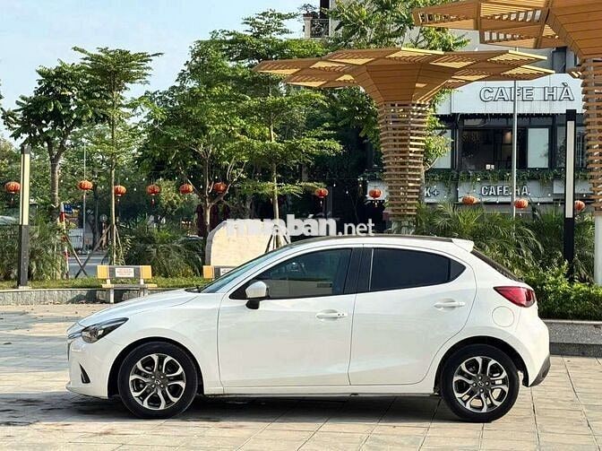 Mazda 2 2016 1.5 AT Hatchback - 82000 km