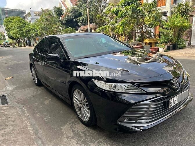 Toyota Camry 2.5Q, cuối 2019 đen 21 ngàn 800 km