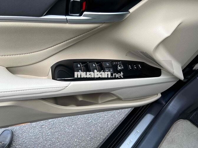 Toyota Camry 2.5Q, cuối 2019 đen 21 ngàn 800 km